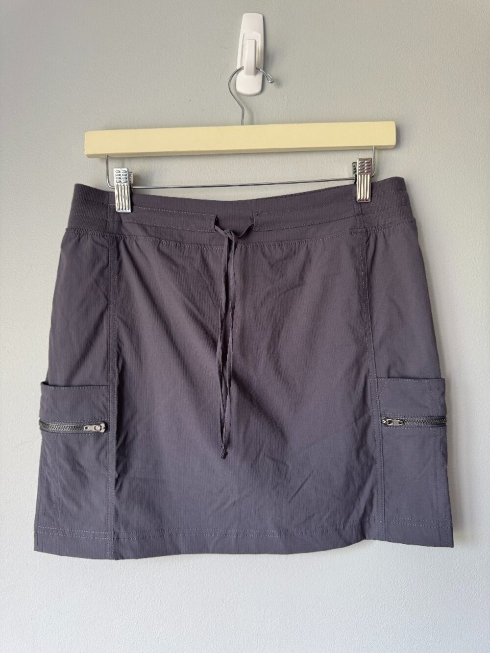 Te Verde Skort Size Medium Gray
